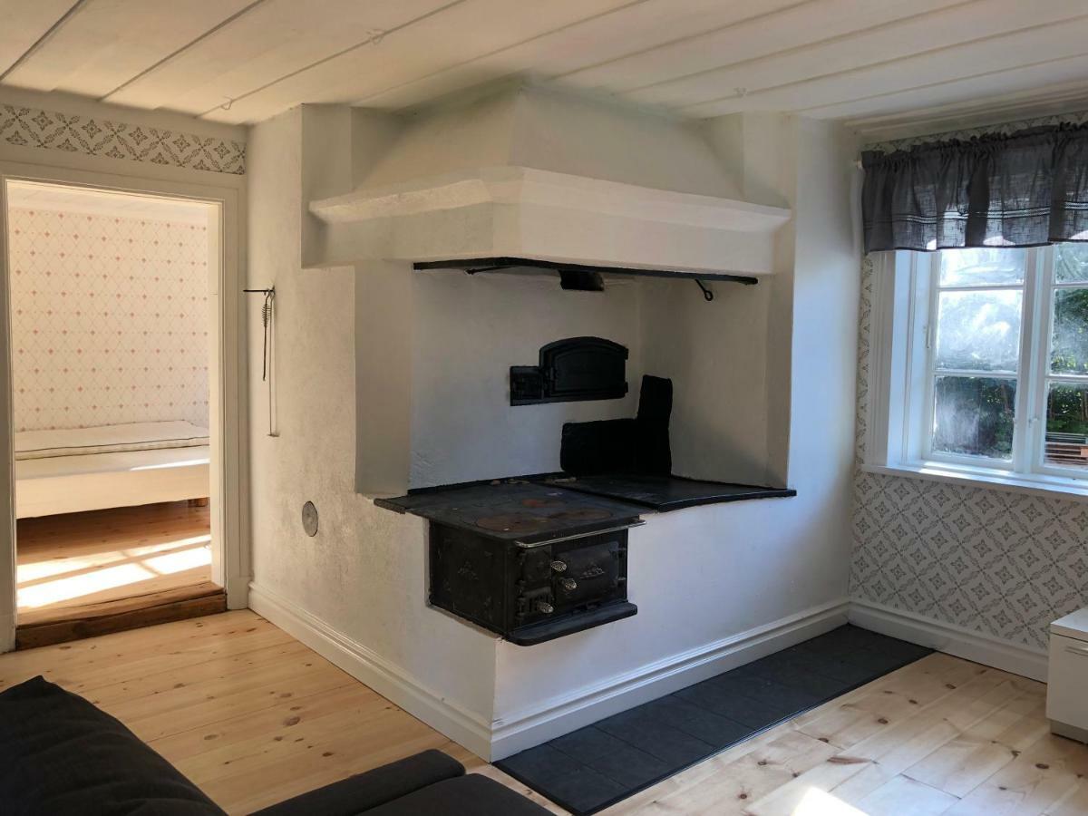 Nedanby | | Idyllic Location | Porch | Grill Villa Edsbro