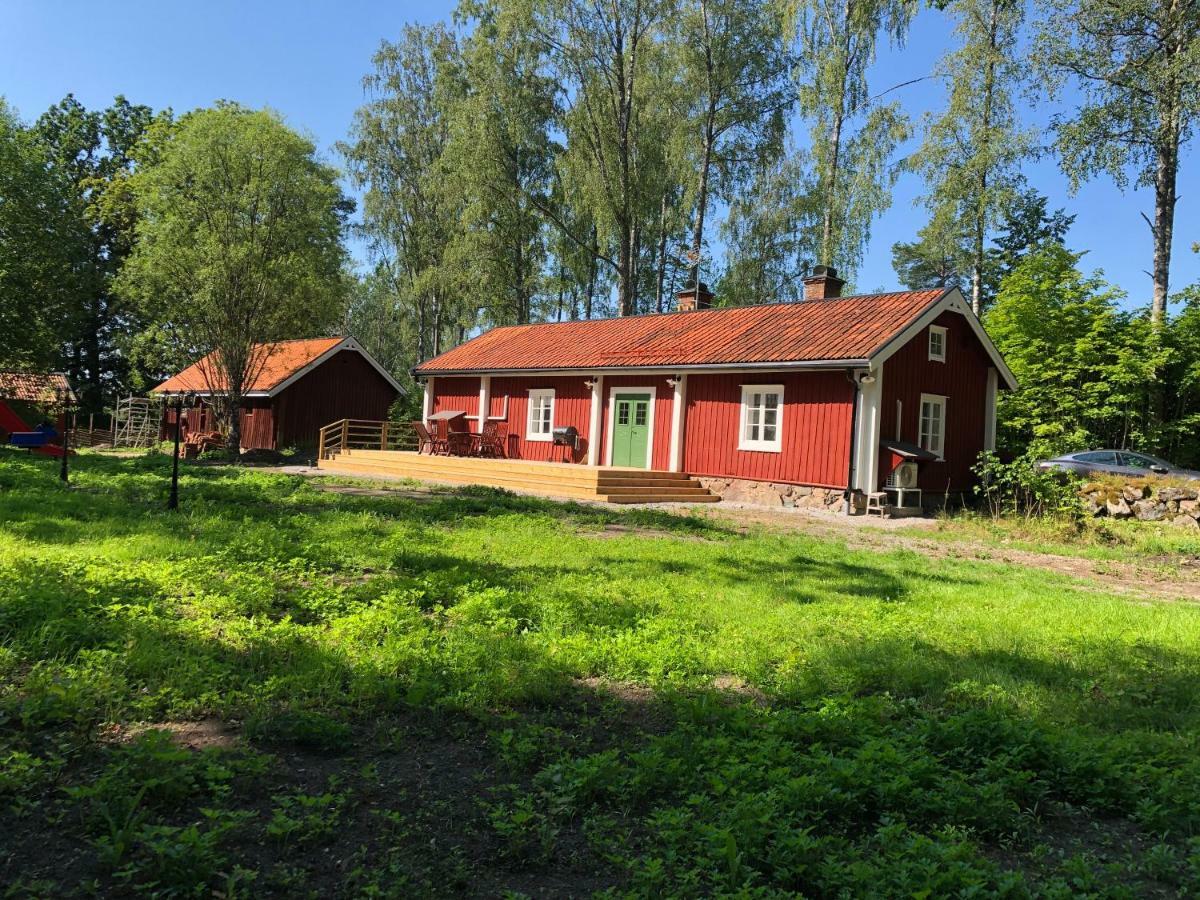 Nedanby | | Idyllic Location | Porch | Grill Villa Edsbro